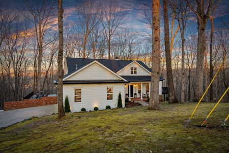 Modern Farmhouse on 7+ Scenic Acres in Sought-After Leipers Fork - image 3