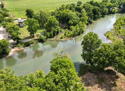 Riverfront Cabin For Sale in Arkansas on Spring River - image 2