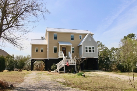 Riverfront Retreat on 1.9 Acres in Washington, NC - image 2