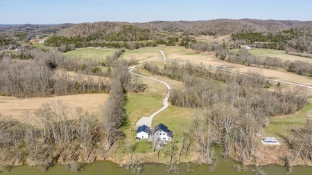 Newly Built Home on the Cumberland River - image 11