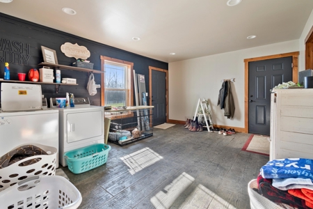 Newly Built Home on the Cumberland River - image 30