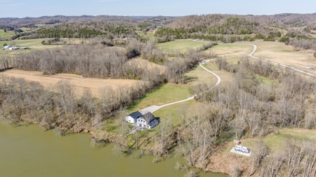 Newly Built Home on the Cumberland River - image 13