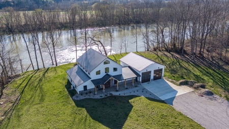 Newly Built Home on the Cumberland River - image 28