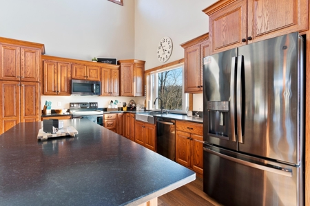 Newly Built Home on the Cumberland River - image 37