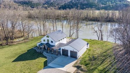 Newly Built Home on the Cumberland River - image 29