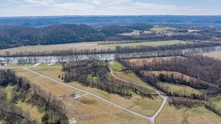 Newly Built Home on the Cumberland River - image 6