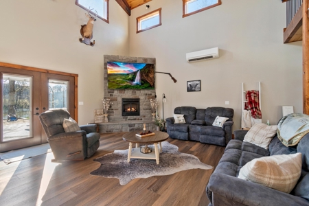 Newly Built Home on the Cumberland River - image 40