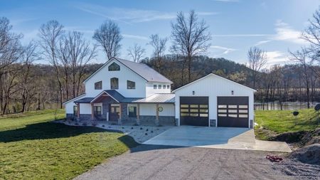 Newly Built Home on the Cumberland River - image 27