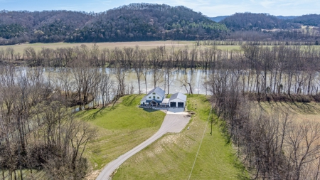 Newly Built Home on the Cumberland River - image 2