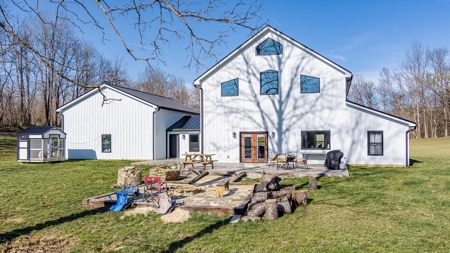 Newly Built Home on the Cumberland River - image 17