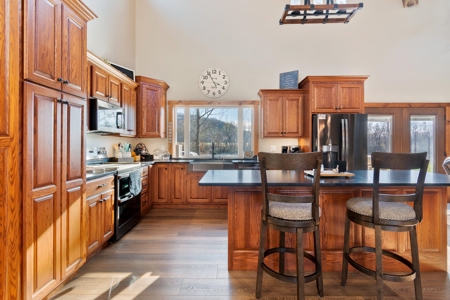 Newly Built Home on the Cumberland River - image 36