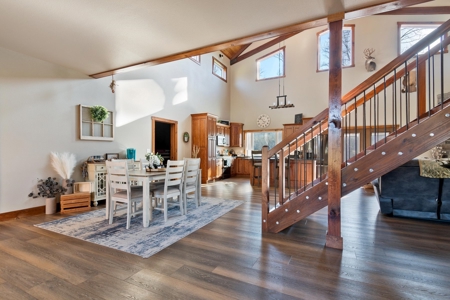 Newly Built Home on the Cumberland River - image 33