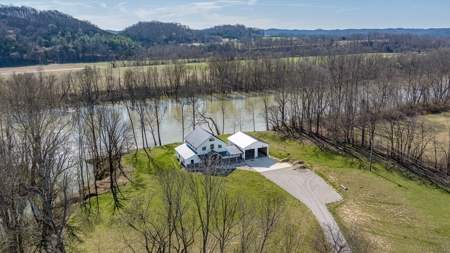 Newly Built Home on the Cumberland River - image 4