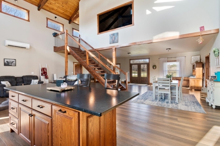 Newly Built Home on the Cumberland River - image 38