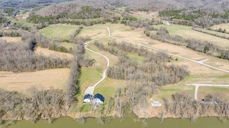 Newly Built Home on the Cumberland River - image 14