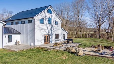 Newly Built Home on the Cumberland River - image 16