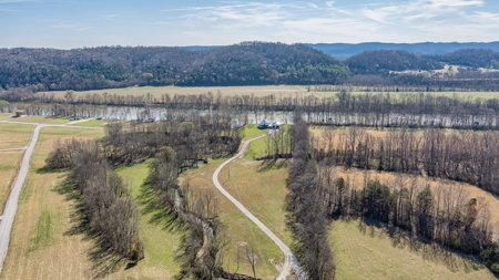 Newly Built Home on the Cumberland River - image 8