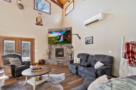 Newly Built Home on the Cumberland River - image 42