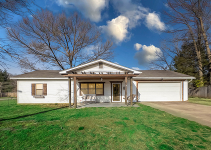 Home in Town for Sale Thayer Missouri - image 1