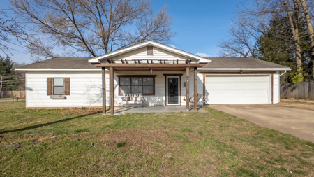 Home in Town for Sale Thayer Missouri - image 13
