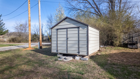 Home in Town for Sale Thayer Missouri - image 7
