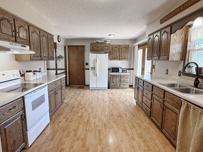 Country Home on 16 Acres for Sale in Cedar County Missouri. - image 14