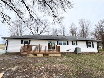 For Sale "Like New" Home on 1.6 Acres with Income Potential - image 2