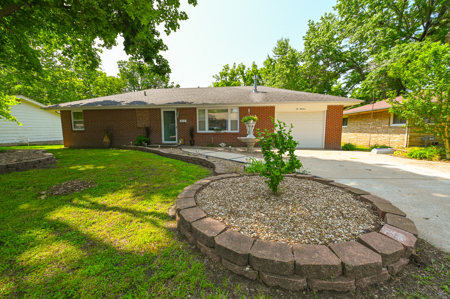 Home For Sale Mount Vernon Missouri - image 2