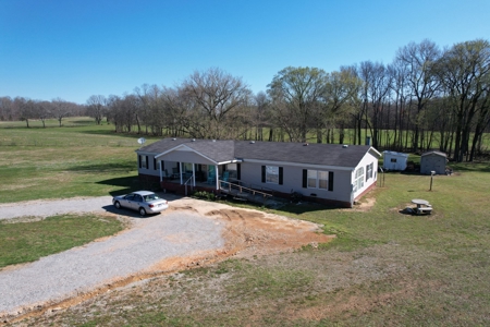 Country Home 4 Bed 2 Bath For Sale In Loretto Tn - image 15