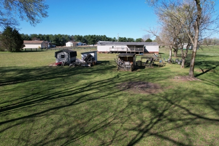 Country Home 4 Bed 2 Bath For Sale In Loretto Tn - image 10