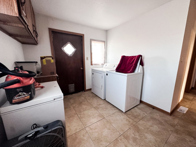 5 Bedroom Country Home on 15 Acres with Detached Garage, Workshop-Glasgow, Montana - image 35