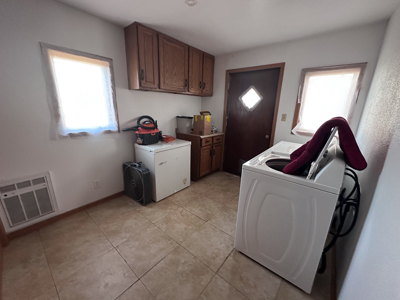 5 Bedroom Country Home on 15 Acres with Detached Garage, Workshop-Glasgow, Montana - image 34