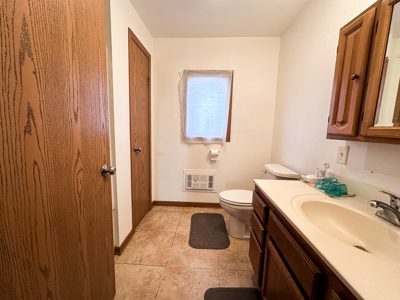 5 Bedroom Country Home on 15 Acres with Detached Garage, Workshop-Glasgow, Montana - image 25