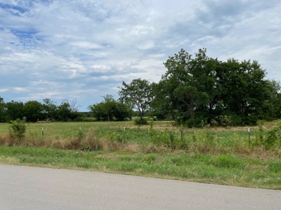 2.5 Ac Country Building Lot -- City Conveniences - image 4