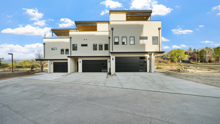 Luxury Modern Townhome in Grand Junction - 3 Story, Prime Location Near Recreation! - image 1