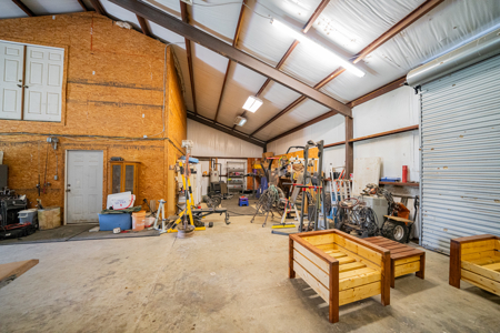 Winnsboro - Wood County Texas - 4/3 Country Home on 35 Acres + 2/1 in the 50x50 Shop - image 34