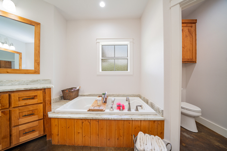 Winnsboro - Wood County Texas - 4/3 Country Home on 35 Acres + 2/1 in the 50x50 Shop - image 18