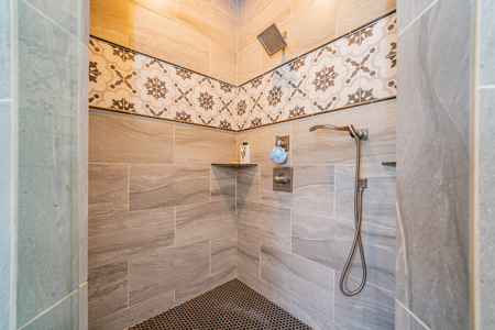 Winnsboro - Wood County Texas - 4/3 Country Home on 35 Acres + 2/1 in the 50x50 Shop - image 23