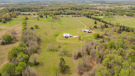 Winnsboro - Wood County Texas - 4/3 Country Home on 35 Acres + 2/1 in the 50x50 Shop - image 2