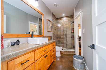 Winnsboro - Wood County Texas - 4/3 Country Home on 35 Acres + 2/1 in the 50x50 Shop - image 28