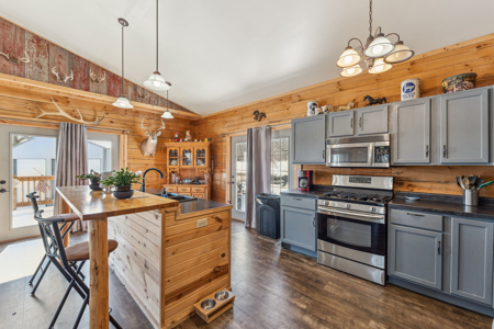 Charming Log Home on 11.57 +/- Acres in the Town of Lewiston - image 11