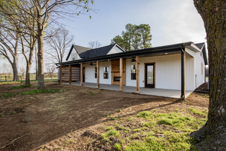 Country Home on Acreage in Gravette - image 32