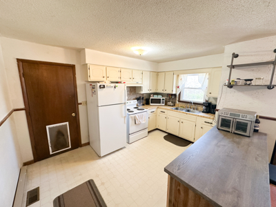 Charming Home with Acreage for Sale in Salem, MO - image 8