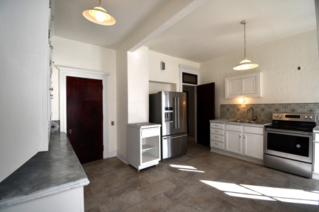Newly Remodeled Historic & Enchanting Home - image 12