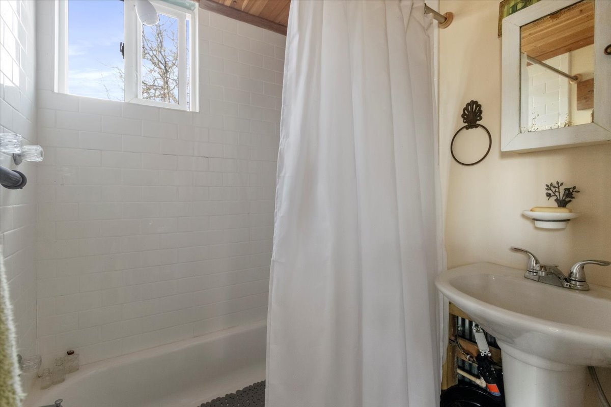 Image showcasing Luxury Rainforest Retreat Near Volcanoes Nat. Park - Airbnb