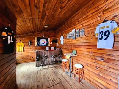 Log Home with Equine Barn and Arenas - image 20