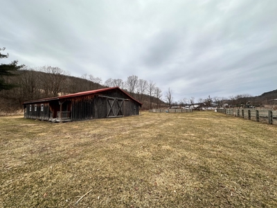 Log Home with Equine Barn and Arenas - image 30