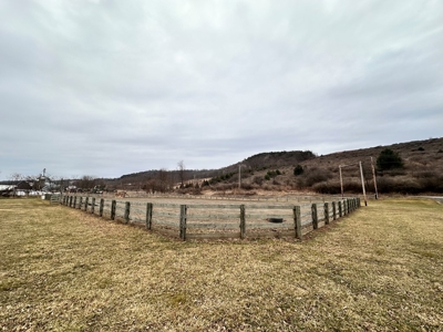 Log Home with Equine Barn and Arenas - image 31