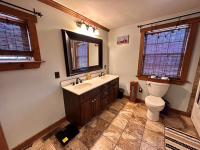 Log Home with Equine Barn and Arenas - image 10