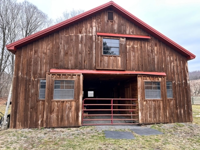 Log Home with Equine Barn and Arenas - image 26